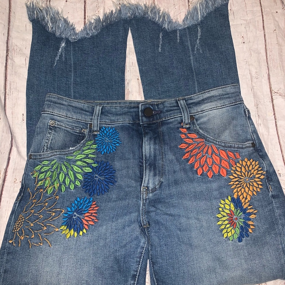 Hale Luna Aster floral embroidered mid rise crop raw distressed hem jeans 27 - Picture 3 of 4